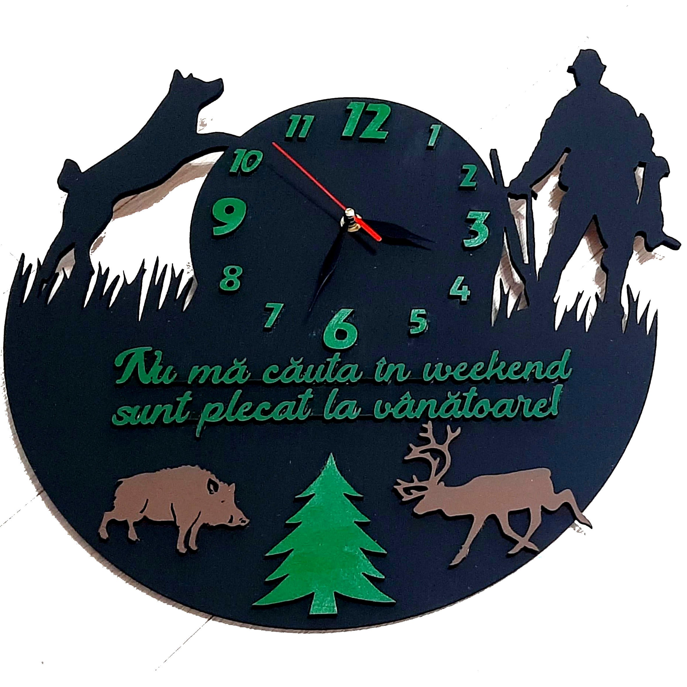 Ceas de perete personalizat pentru vânători – model siluetă vânător, câine și animale sălbatice