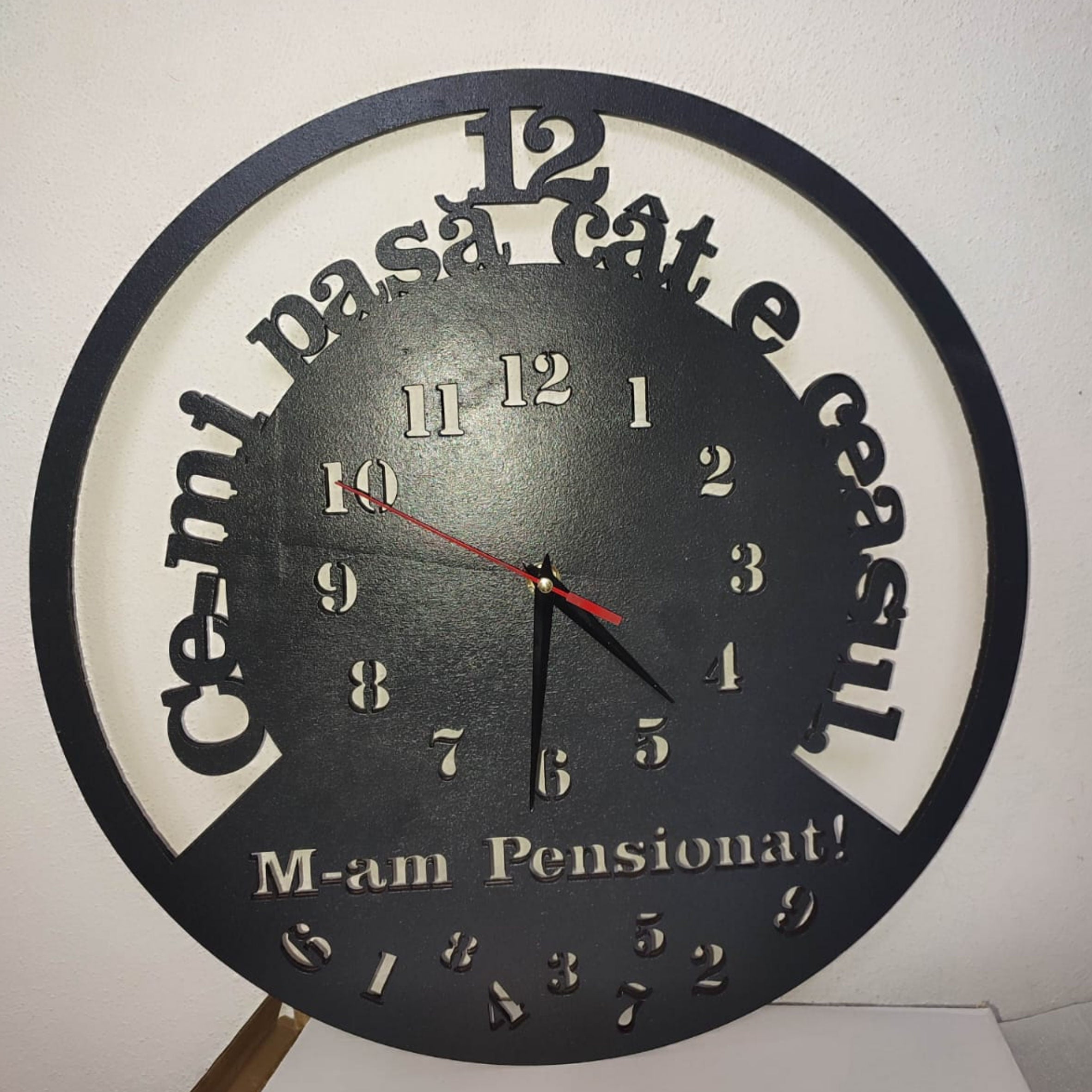 Ceas de perete amuzant pentru pensionari – M-am pensionat