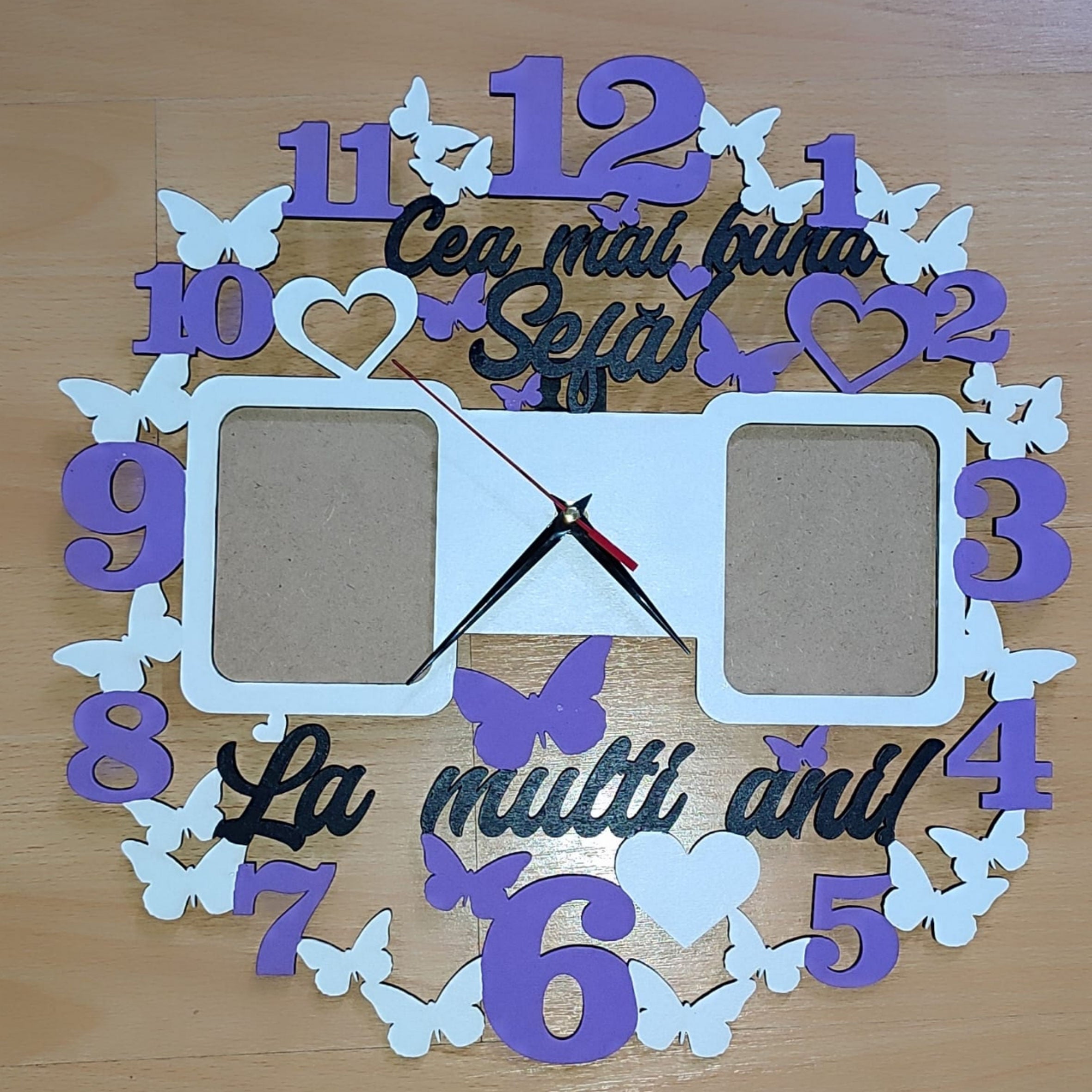 💜 Ceas de perete personalizat cu poze – Cea mai bună șefă – Cadou special cu fluturi
