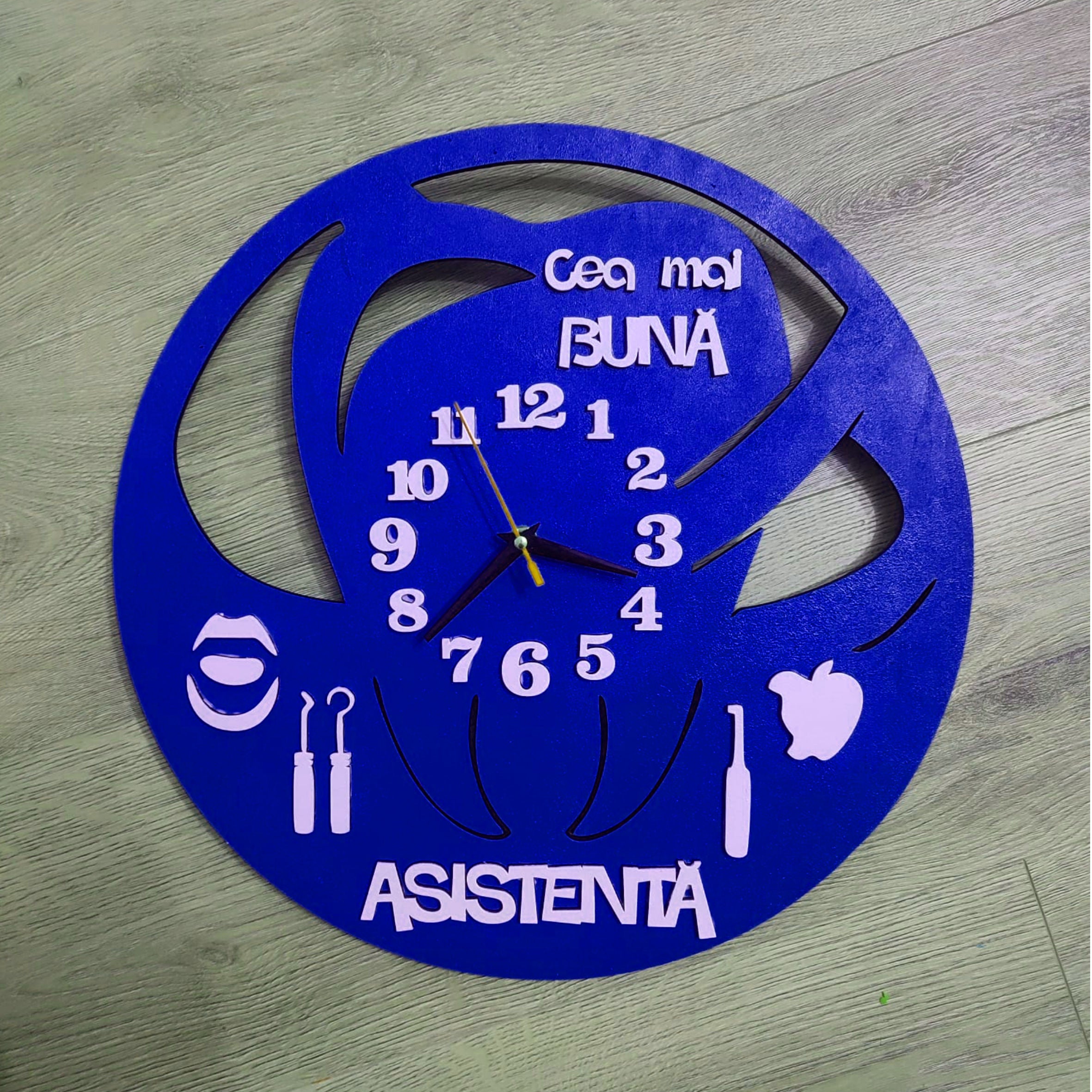 🕰️Ceas de perete personalizat pentru asistentă – „Cea mai bună asistentă”