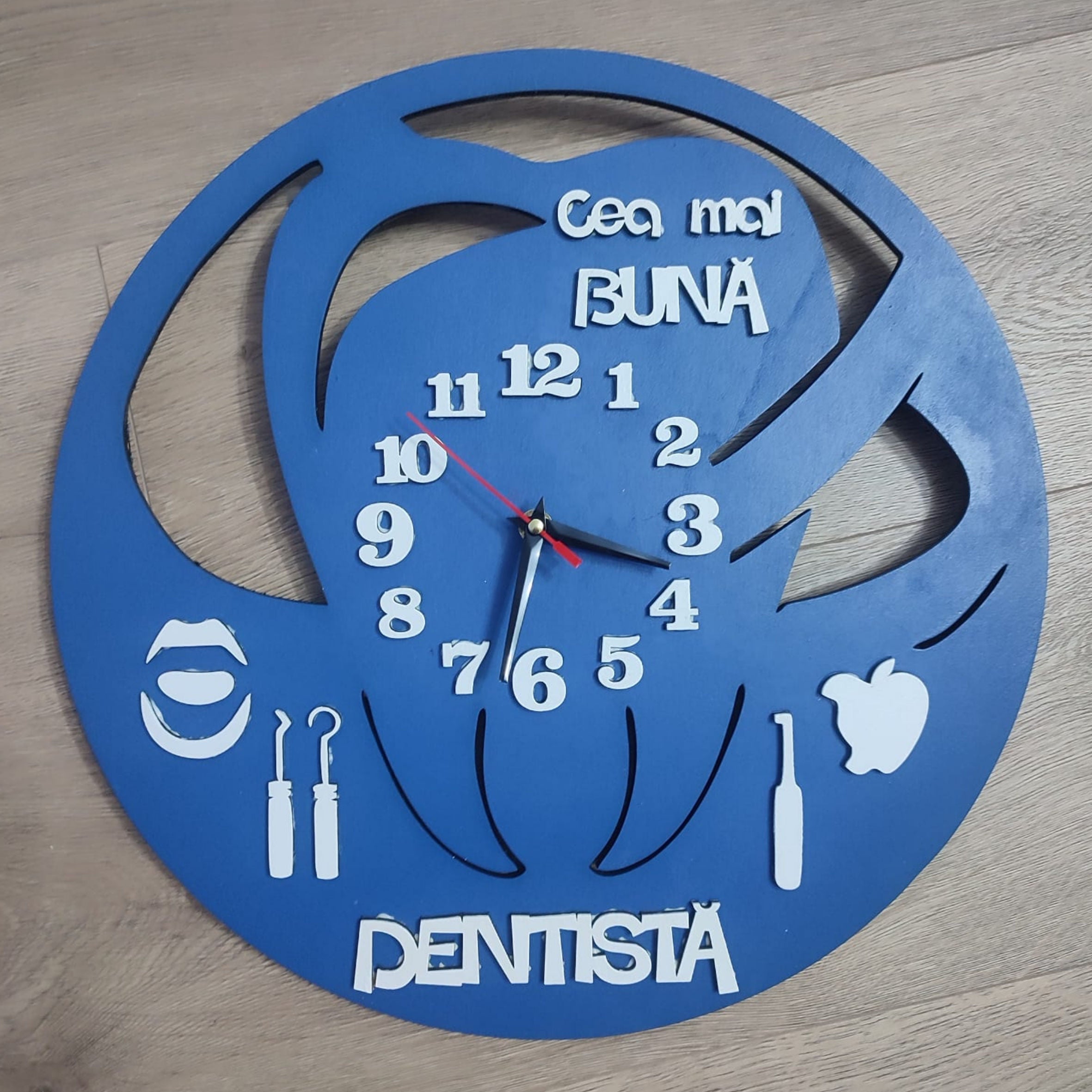 🕰️Ceas de perete personalizat pentru Doctor – „Cea mai bună dentista”