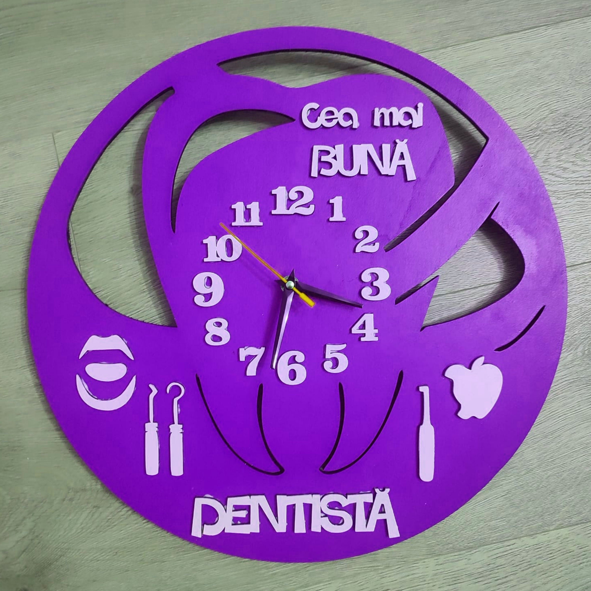 🕰️Ceas de perete personalizat pentru Doctor – „Cea mai bună dentista”