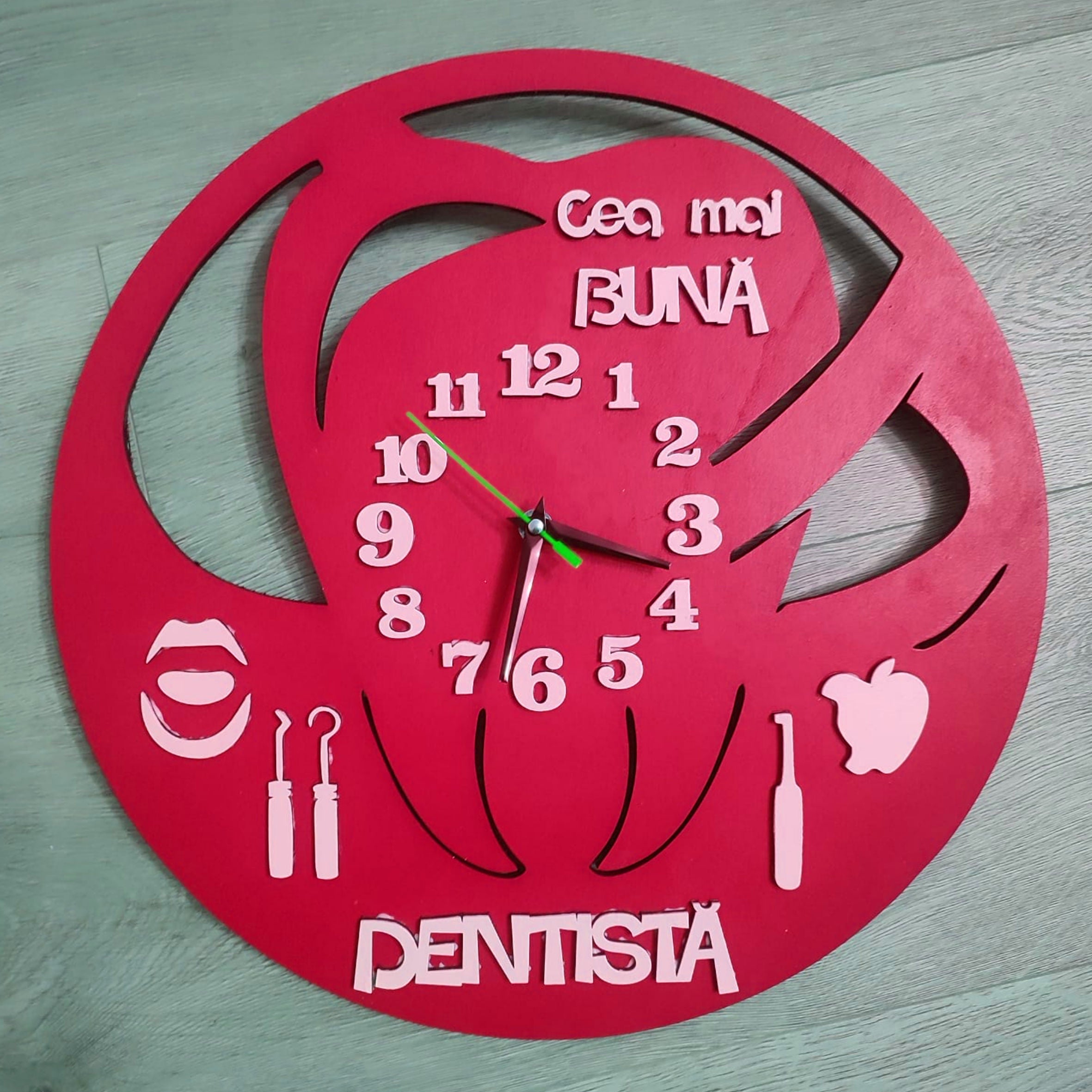 🕰️Ceas de perete personalizat pentru Doctor – „Cea mai bună dentista”