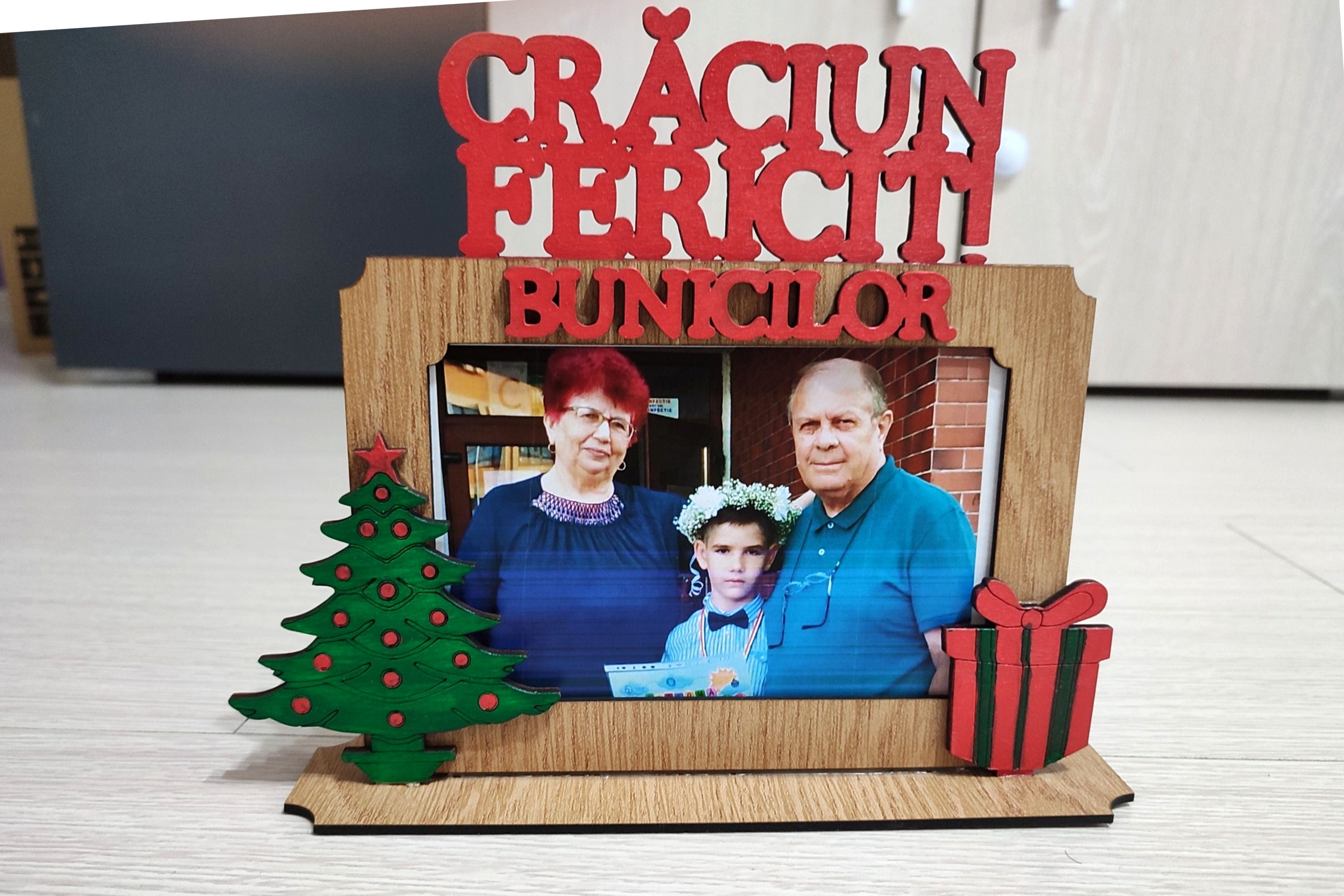 Rama foto “Crăciun Fericit, Bunicilor” – un cadou plin de emoție pentru cei dragi!