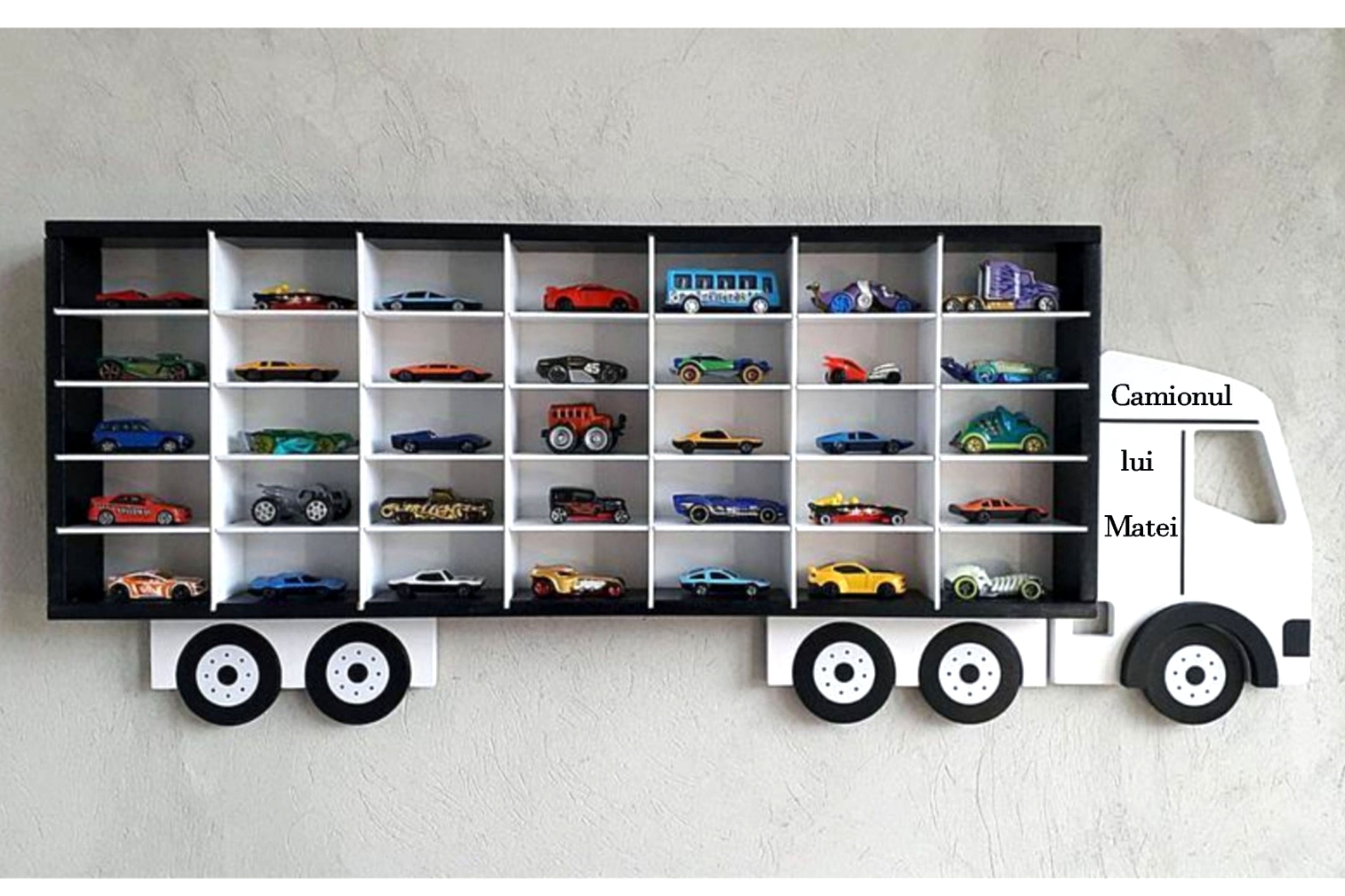 Camionul colecționarului – suport din lemn pentru mașinuțe de jucărie!