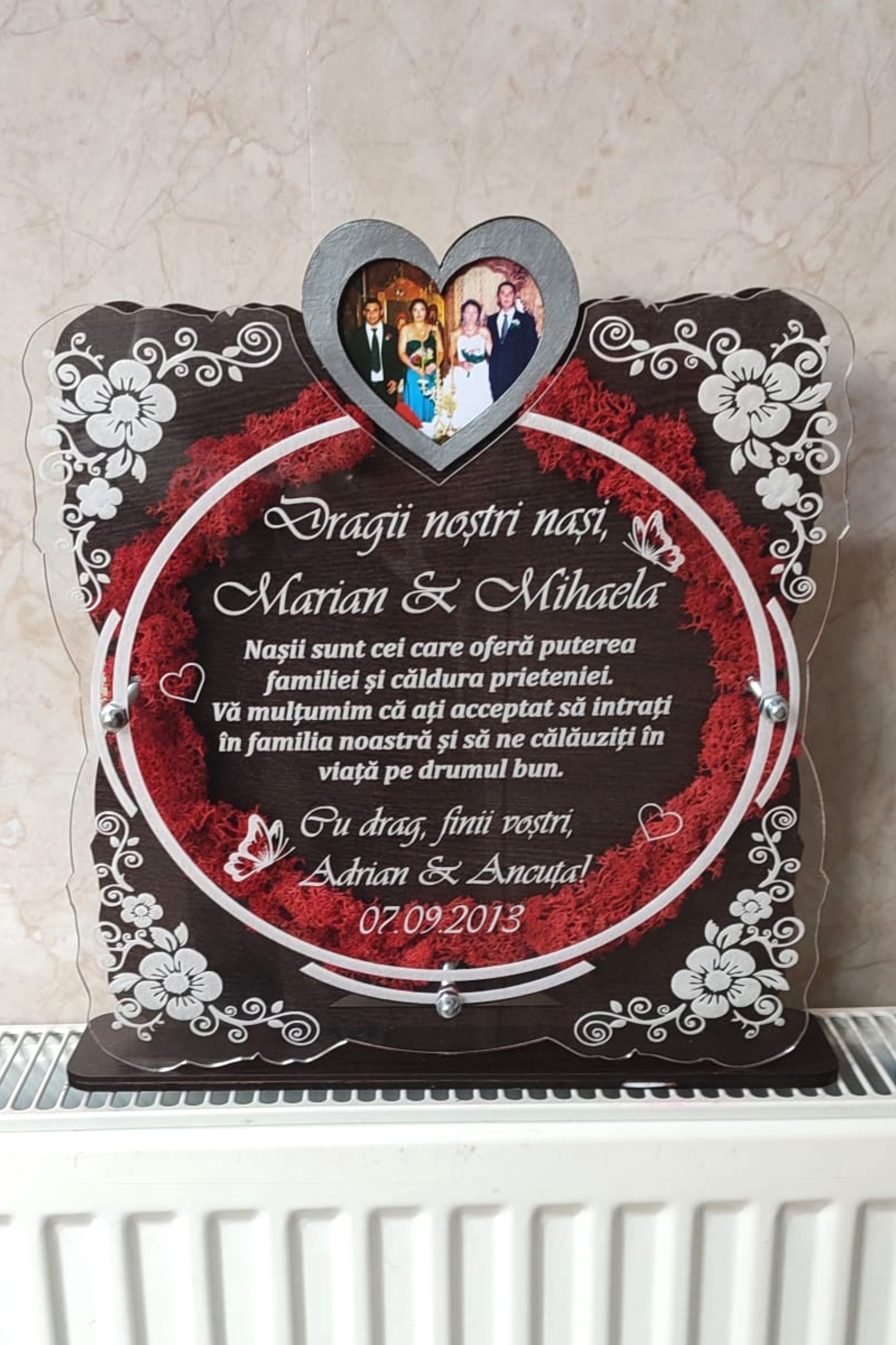 Trofeu cadou personalizat cu poză și mesaj  – Decor premium cu acril și licheni