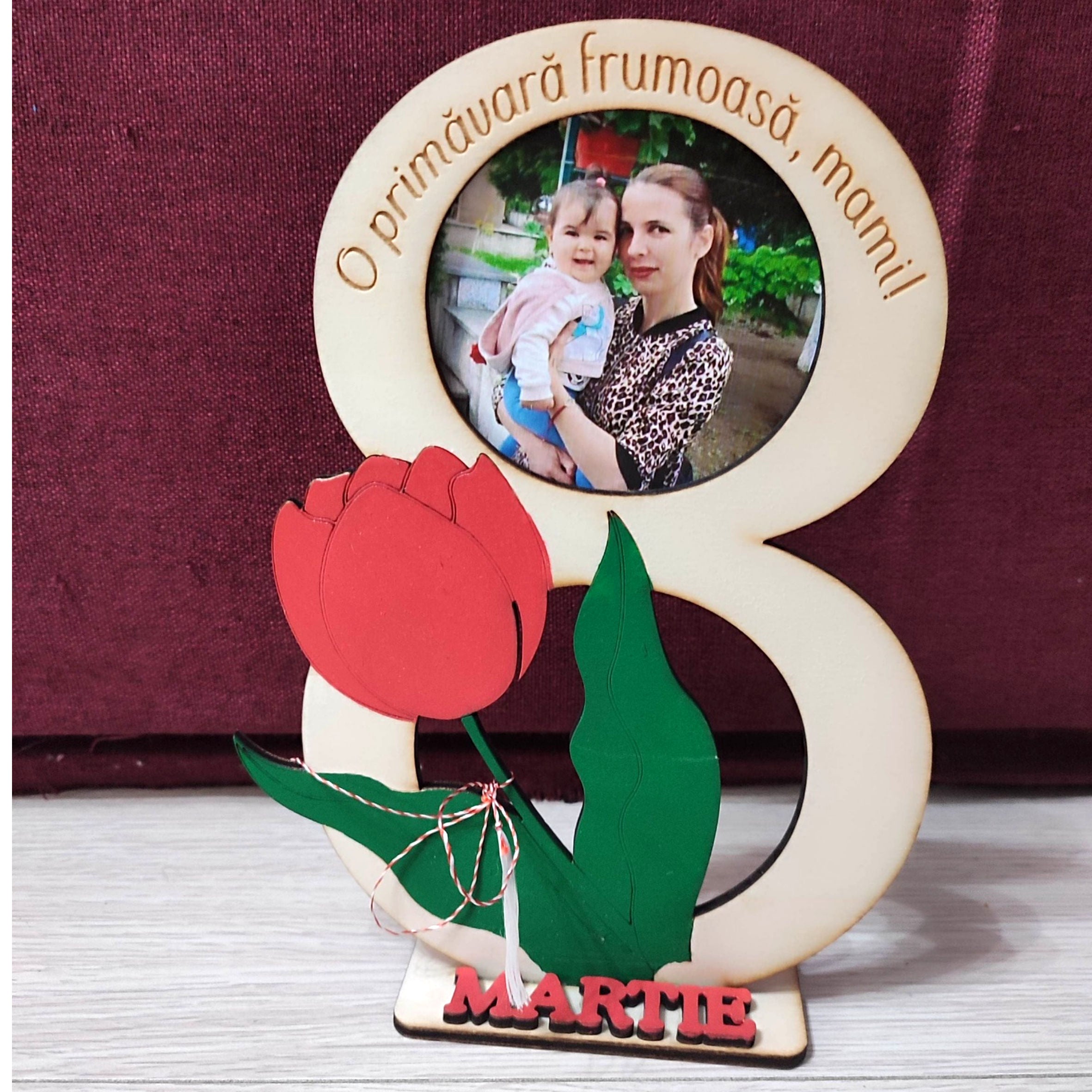 Rama foto cifra 8 cu poza si lalea