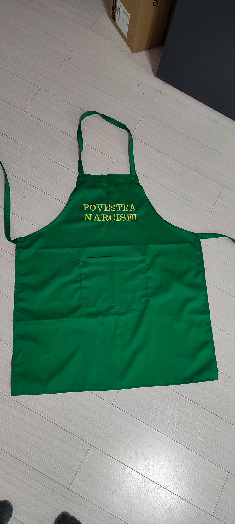 Sort verde personalizat prin broderie