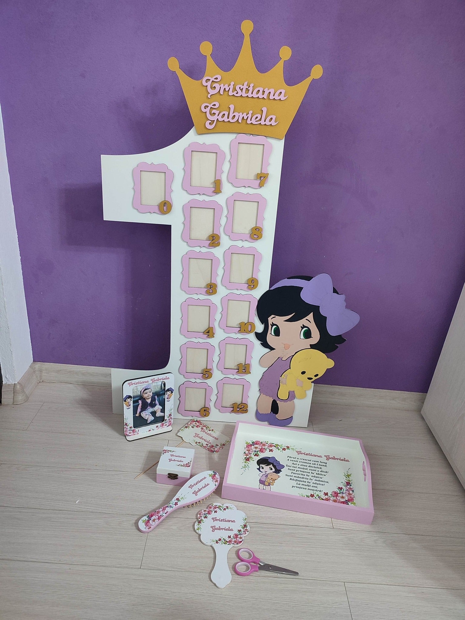 Set Complet Tăviță Moț și Cifra 1,  Tematică Fetiță cu Ursuleț, Roz-Lila, 8 Piese
