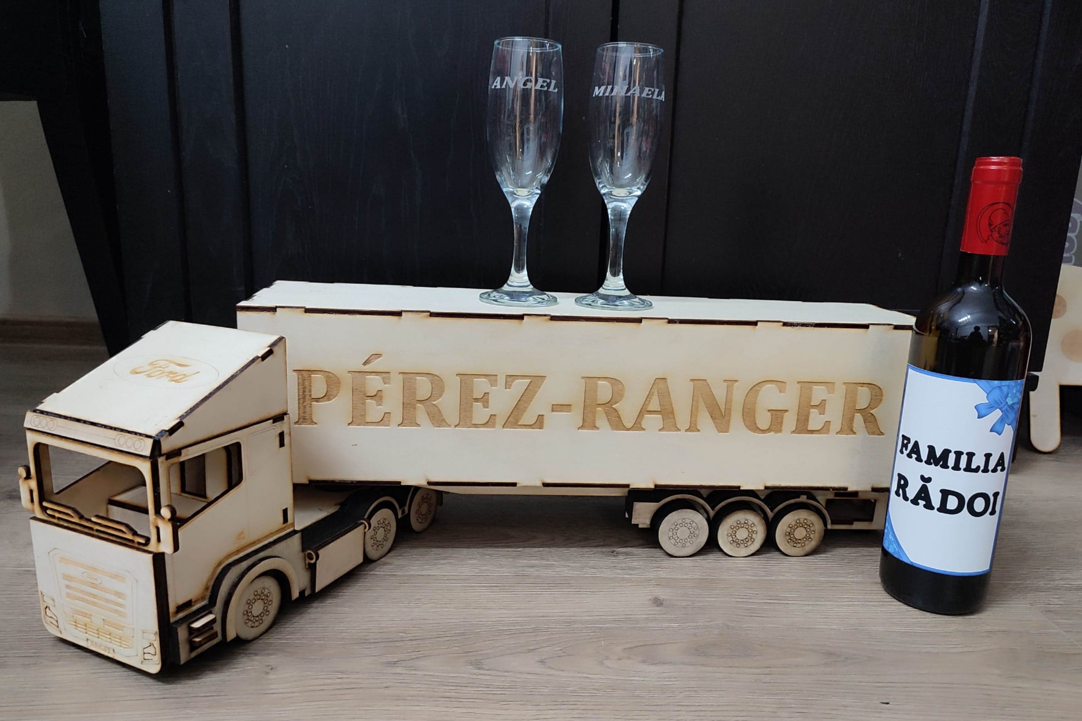 Camion din Lemn Personalizat – Cadou Pentru Șoferi, Nași, Aniversări  - Cu sticla si pahare