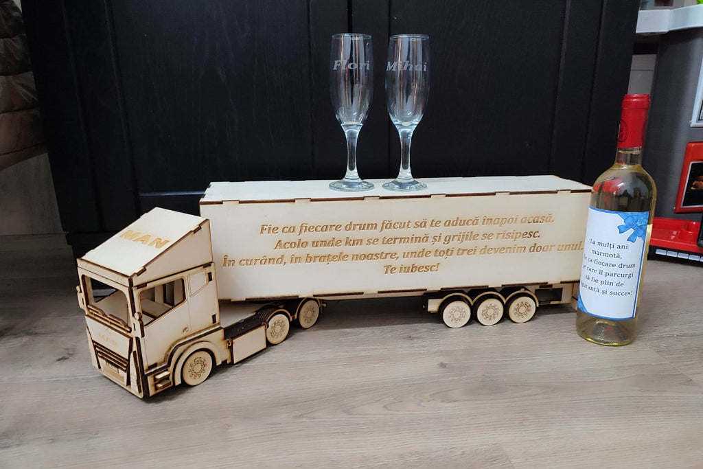 Camion din Lemn Personalizat – Cadou Pentru Șoferi, Nași, Aniversări  - Cu sticla si pahare